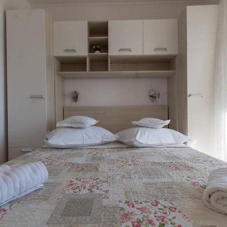 Apartments Senka Макарска Екстериор снимка