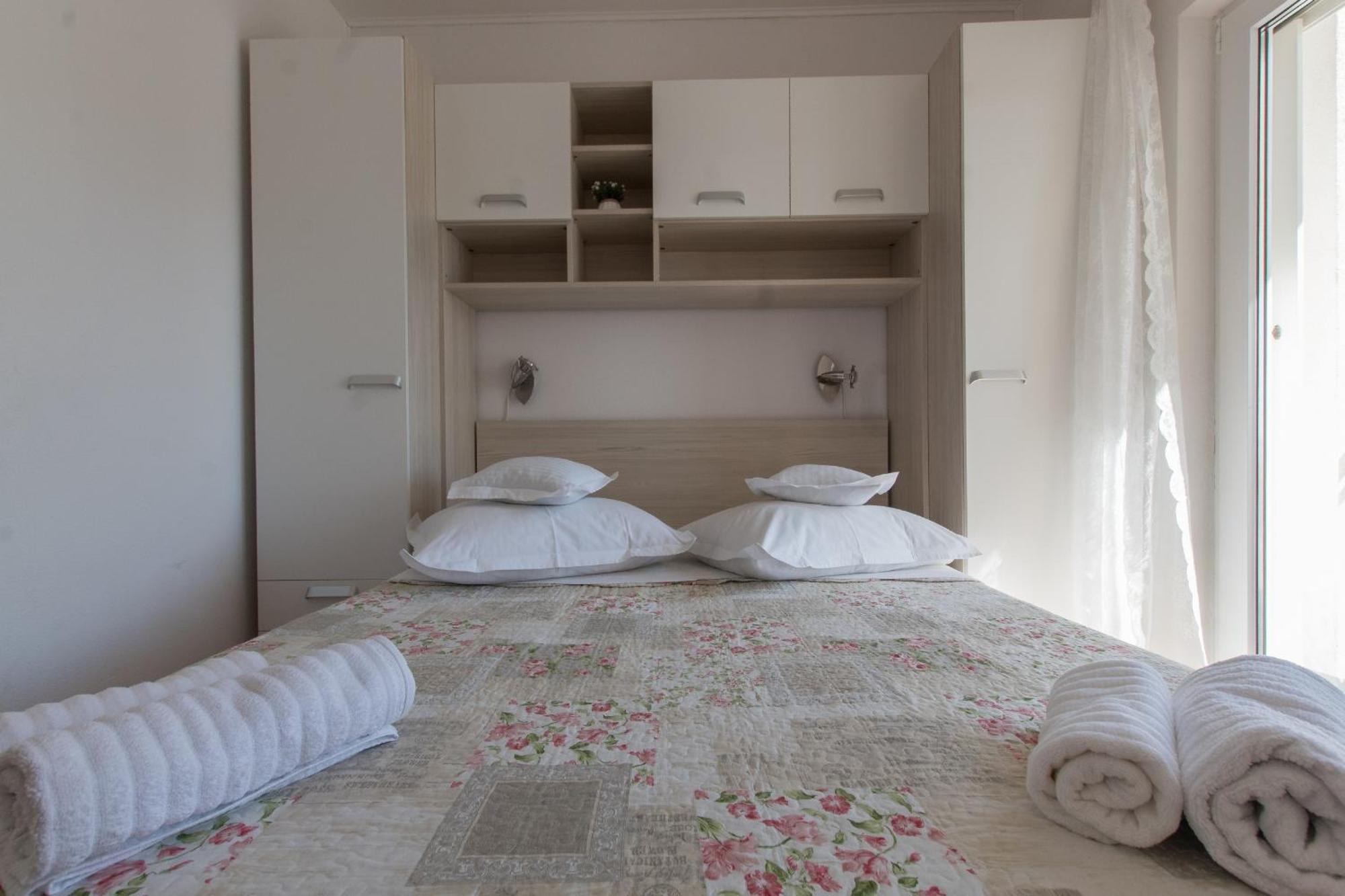 Apartments Senka Макарска Екстериор снимка
