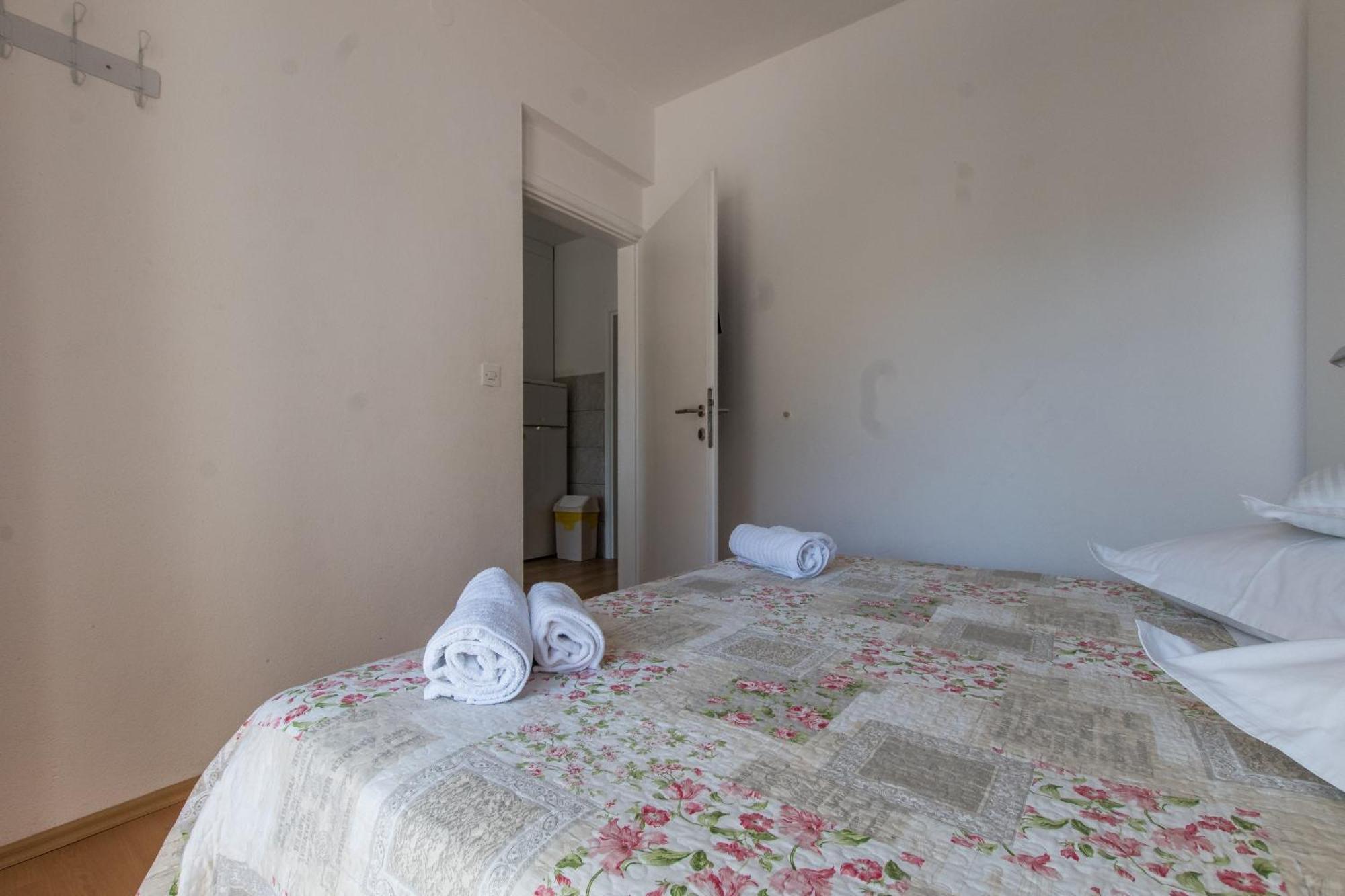 Apartments Senka Макарска Екстериор снимка