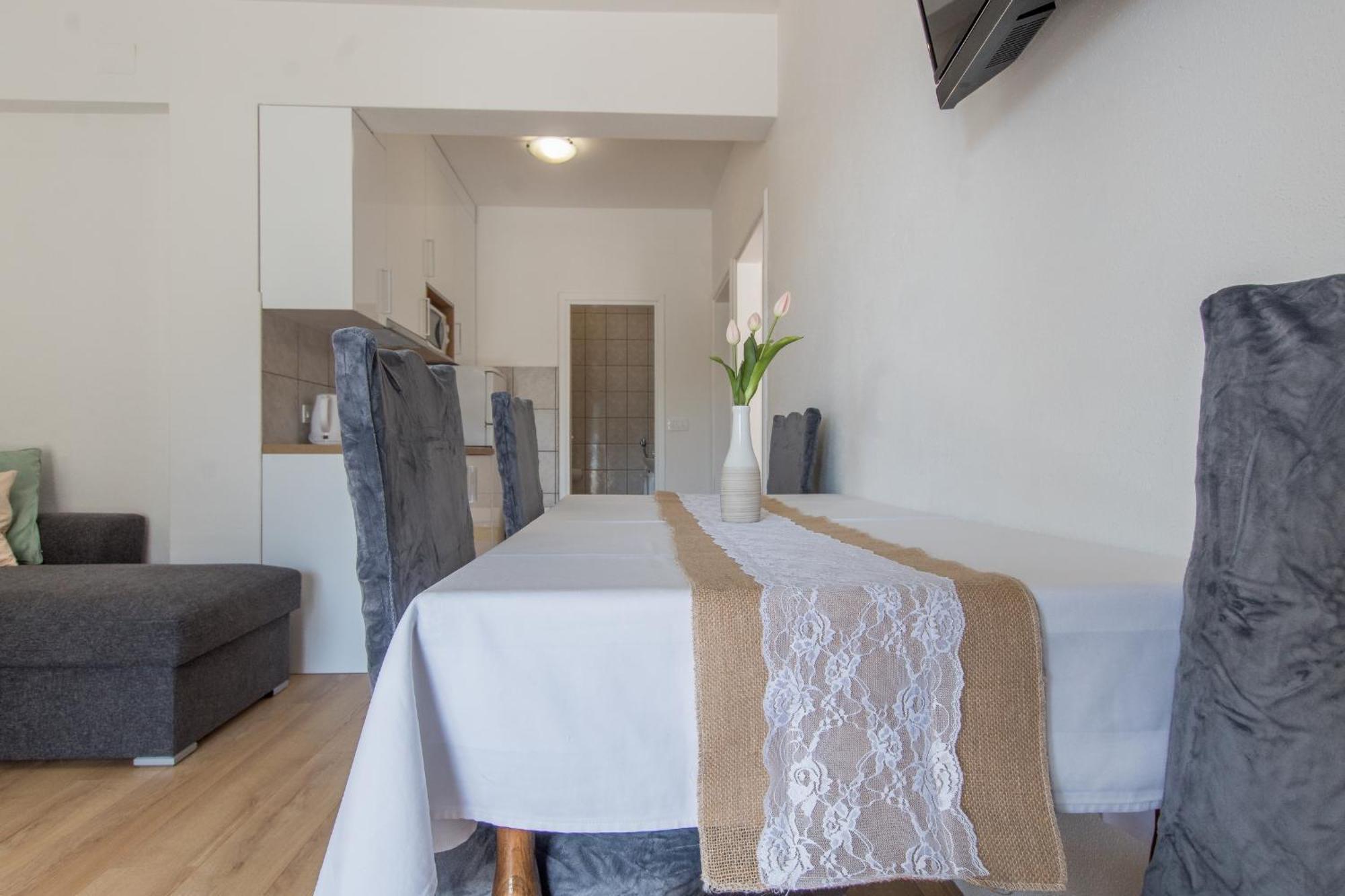 Apartments Senka Макарска Екстериор снимка